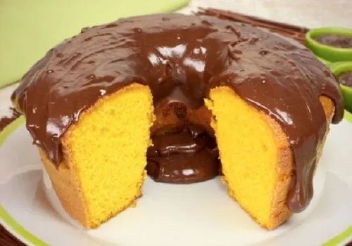 Bolo de Cenoura com Cobertura de chocolate