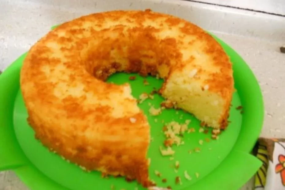 bolo de queijo, receita de bolo, calda de frutas vermelhas, bolo de queijo com calda, como fazer bolo de queijo com calda, bolo de queijo fácil, bolo de queijo com morangos, queijo na receita, bolo de queijo cremoso, bolo de queijo com framboesas, frutas vermelhas na sobremesa, bolo de queijo decorado, bolo de queijo gelado, bolo de queijo com geleia, bolo de queijo passo a passo, bolo de queijo irresistível