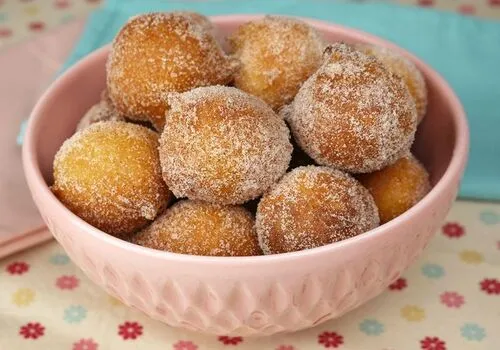 Receita de bolinho de chuva, Como fazer bolinho de chuva, Bolinho de chuva simples, Bolinho de chuva fofinho, Bolinho de chuva caseiro, Bolinho de chuva com açúcar, Bolinho de chuva com canela, Bolinho de chuva tradicional, bolinho de chuva recheado, Bolinho de chuva crocante, bolinho de chuva com banana, Bolinho de chuva com leite condensado, Bolinho de chuva vegano, Receita de bolinho de chuva fácil, Bolinho de chuva para crianças
