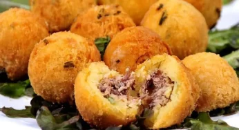 Bolinho de Aipim com Carne Seca Perfeição no Prato uma delícia