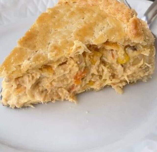 Receita de torta de frango com requeijão, Como fazer torta de frango cremosa, Torta de frango fácil para o jantar, Torta de frango caseira com requeijão, Passo a passo de torta de frango e requeijão, Torta de frango com massa de liquidificador, Receita tradicional de torta de frango, Torta de frango com recheio de requeijão cremoso, Deliciosa torta de frango caseira, Torta de frango para toda a família, Torta de frango com requeijão simples, Receita de torta de frango com toque especial, Torta de frango com requeijão e milho, Torta de frango com massa crocante, Receita de torta de frango incrivelmente saborosa.