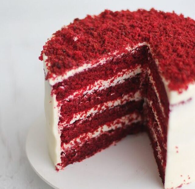 Bolo Red Velvet, Receita de Red Velvet, Como fazer Red Velvet, Bolo Red Velvet simples, Receita Red Velvet fácil, Red Velvet com cream cheese, Sobremesa Red Velvet, Delícia Red Velvet, Bolo Red Velvet caseiro, Passo a passo Red Velvet, Receita tradicional Red Velvet, Bolo Red Velvet de veludo, Red Velvet com chocolate, Cobertura de cream cheese, Bolo vermelho aveludado.