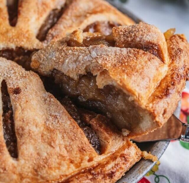 torta de maçã simples, receita tradicional de torta de maçã, como fazer torta de maçã caseira, ingredientes para torta de maçã, passo a passo da torta de maçã, massa para torta de maçã, recheio de maçã, canela na torta de maçã, açúcar na torta de maçã, dicas para torta de maçã perfeita, torta de maçã crocante, torta de maçã com massa folhada, torta de maçã com creme, sobremesa de maçã, melhor torta de maçã, torta de maçã com crumble,