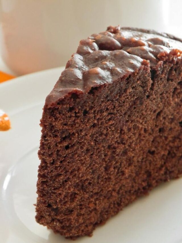 Bolo de Chocolate com Cobertura de Dar Água na Boca