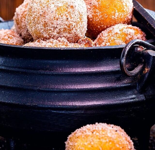 Receita de bolinho de chuva, Como fazer bolinho de chuva, Bolinho de chuva simples, Bolinho de chuva fofinho, Bolinho de chuva caseiro, Bolinho de chuva com açúcar, Bolinho de chuva com canela, Bolinho de chuva tradicional, Bolinho de chuva recheado, Bolinho de chuva crocante, Bolinho de chuva com banana, Bolinho de chuva com leite condensado, Bolinho de chuva vegano, Receita de bolinho de chuva fácil, Bolinho de chuva para crianças.