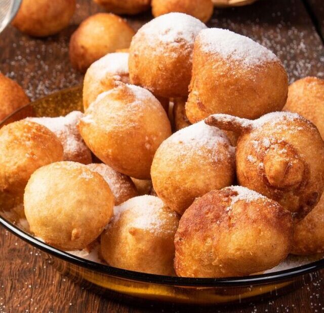 Receita de bolinho de chuva, Como fazer bolinho de chuva, Bolinho de chuva simples, Bolinho de chuva fofinho, Bolinho de chuva caseiro, Bolinho de chuva com açúcar, Bolinho de chuva com canela, Bolinho de chuva tradicional, Bolinho de chuva recheado, Bolinho de chuva crocante, Bolinho de chuva com banana, Bolinho de chuva com leite condensado, Bolinho de chuva vegano, Receita de bolinho de chuva fácil, Bolinho de chuva para crianças.