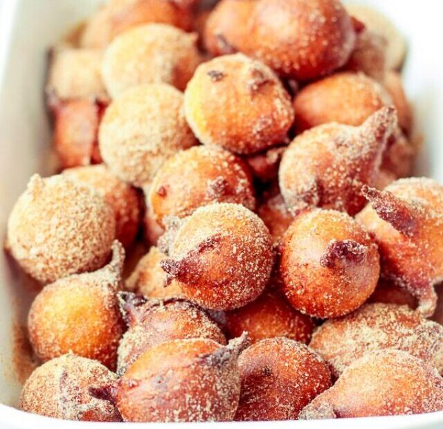 Receita de bolinho de chuva, Como fazer bolinho de chuva, Bolinho de chuva simples, Bolinho de chuva fofinho, Bolinho de chuva caseiro, Bolinho de chuva com açúcar, Bolinho de chuva com canela, Bolinho de chuva tradicional, Bolinho de chuva recheado, Bolinho de chuva crocante, Bolinho de chuva com banana, Bolinho de chuva com leite condensado, Bolinho de chuva vegano, Receita de bolinho de chuva fácil, Bolinho de chuva para crianças.