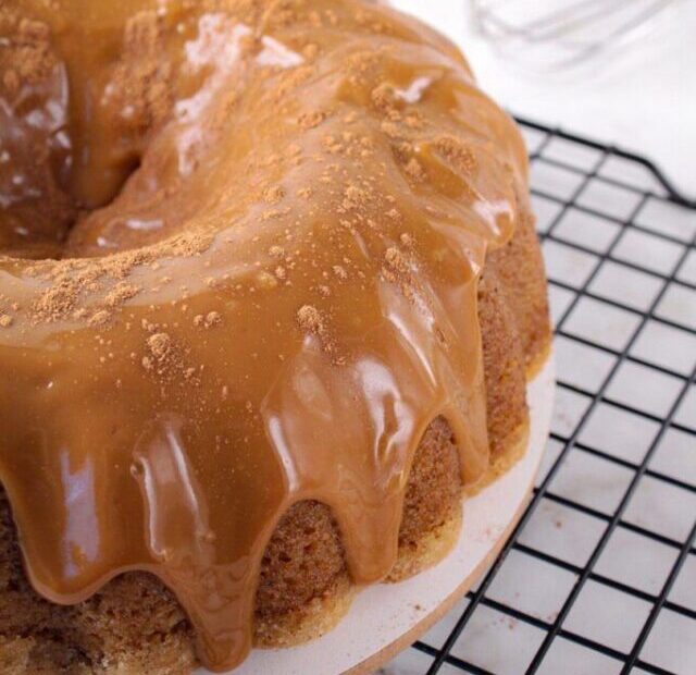 Bolo de churros, Receita de bolo de churros, Churros invertido, Doce de leite, Sobremesa de churros, Como fazer bolo de churros, Bolo de churros caseiro, Receita fácil de churros, Delícia de churros, Bolo de churros com doce de leite, Passo a passo bolo de churros, Churros na forma, Churros de frigideira, Bolo de churros simples, Churros recheado.