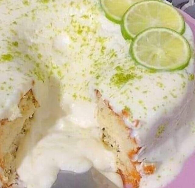 Bolo de limão, Receita de bolo de limão, Bolo de limão simples, Bolo de limão com cobertura, Bolo de limão fácil, Bolo de limão caseiro, Bolo de limão siciliano, Bolo de limão com glaze, Bolo de limão com iogurte, Bolo de limão com açúcar de confeiteiro, Bolo de limão cremoso, Bolo de limão fofo, Bolo de limão e coco, Bolo de limão com raspas, Bolo de limão com calda.