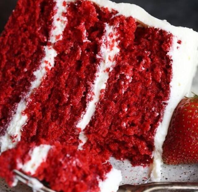 Bolo Red Velvet, Receita de Red Velvet, Como fazer Red Velvet, Bolo Red Velvet simples, Receita Red Velvet fácil, Red Velvet com cream cheese, Sobremesa Red Velvet, Delícia Red Velvet, Bolo Red Velvet caseiro, Passo a passo Red Velvet, Receita tradicional Red Velvet, Bolo Red Velvet de veludo, Red Velvet com chocolate, Cobertura de cream cheese, Bolo vermelho aveludado.