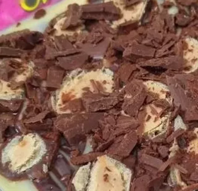 Pavê de Sonho de Valsa, Receita de Sobremesa, Doce com Sonho de Valsa, Sobremesa de Chocolate, Receita Fácil de Pavê, Delícia de Chocolates, Sobremesa Gelada, Receita de Sobremesa com Bombons, Pavê Simples e Delicioso, Chocolate e Sonho de Valsa, Passo a Passo de Pavê, Sobremesa para Festas, Receita de Pavê de Chocolate, Sobremesa Irresistível, Sobremesa de Chocolate com Biscoito.