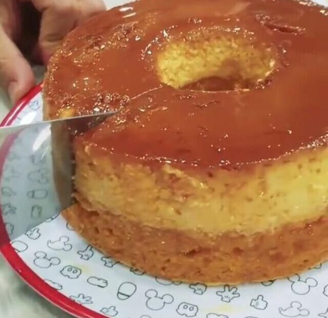 receita de bolo pudim, sobremesa caramelada, combinação de bolo e pudim, doce delicioso, receita fácil, pudim de leite condensado, bolo de chocolate com pudim, sobremesa brasileira, preparo passo a passo, sobremesa de forno, pudim de leite em pó, doce irresistível, receita tradicional, bolo com calda de pudim, sobremesa de festa