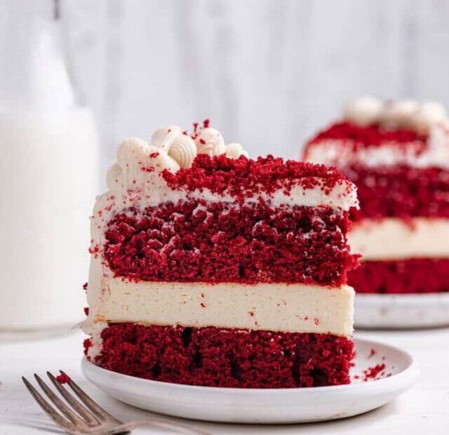 Bolo Red Velvet, Receita de Red Velvet, Como fazer Red Velvet, Bolo Red Velvet simples, Receita Red Velvet fácil, Red Velvet com cream cheese, Sobremesa Red Velvet, Delícia Red Velvet, Bolo Red Velvet caseiro, Passo a passo Red Velvet, Receita tradicional Red Velvet, Bolo Red Velvet de veludo, Red Velvet com chocolate, Cobertura de cream cheese, Bolo vermelho aveludado.