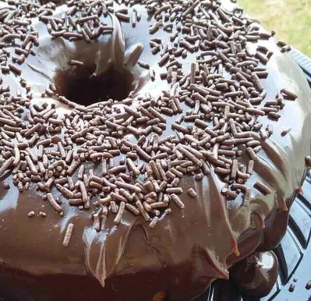 Bolo de cenoura com brigadeiro, Receita de bolo de cenoura com brigadeiro, Bolo de cenoura e brigadeiro, Bolo de cenoura recheado com brigadeiro, Bolo de cenoura coberto com brigadeiro, Como fazer bolo de cenoura com brigadeiro, Bolo de cenoura de aniversário com brigadeiro, Bolo de cenoura simples com brigadeiro, Bolo de cenoura com brigadeiro gourmet, Bolo de cenoura caseiro com brigadeiro, Bolo de cenoura com brigadeiro no liquidificador, Bolo de cenoura com brigadeiro de colher, Bolo de cenoura com brigadeiro branco, Bolo de cenoura com brigadeiro mole, Bolo de cenoura com brigadeiro crocante,