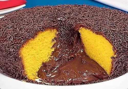 Bolo de cenoura com brigadeiro, Receita de bolo de cenoura com brigadeiro, Bolo de cenoura e brigadeiro, Bolo de cenoura recheado com brigadeiro, Bolo de cenoura coberto com brigadeiro, Como fazer bolo de cenoura com brigadeiro, Bolo de cenoura de aniversário com brigadeiro, Bolo de cenoura simples com brigadeiro, Bolo de cenoura com brigadeiro gourmet, Bolo de cenoura caseiro com brigadeiro, Bolo de cenoura com brigadeiro no liquidificador, Bolo de cenoura com brigadeiro de colher, Bolo de cenoura com brigadeiro branco, Bolo de cenoura com brigadeiro mole, Bolo de cenoura com brigadeiro crocante,
