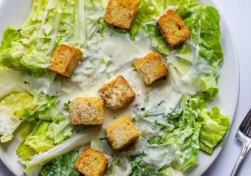 Salada Caesar, receita de salada, alface romana, molho Caesar, croutons, parmesão, salada fácil, entrada, almoço, como fazer salada caesar, 