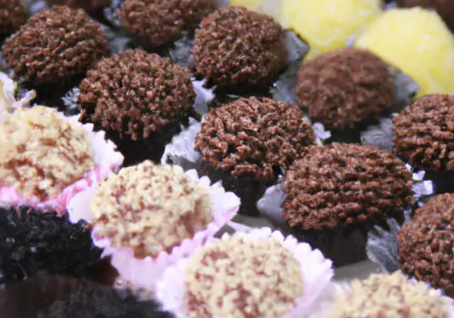 Brigadeiro, doce, chocolate, festa, brigadeiro gourmet, receita fácil, confeitaria, festa infantil, docinho, receita de brigadeiro gourmet, como fazer brigadeiro gourmet,