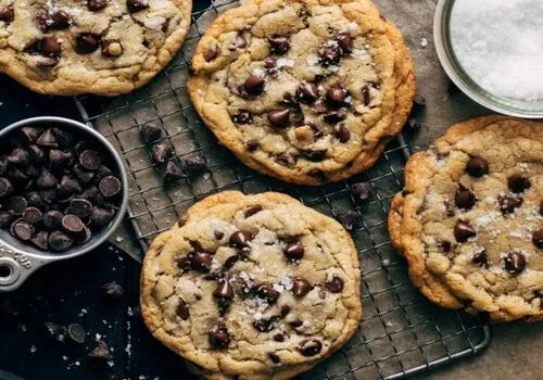 cookie tradicional, cookie de chocolate, cookie de aveia, cookie com pedaços de chocolate, cookie integral, cookie de nozes, cookie de manteiga, cookie de amêndoas, cookie vegano, cookie sem glúten, cookie de coco, cookie de framboesa, cookie de limão, cookie com gotas de chocolate branco, cookie de banana, cookie de aveia e mel, cookie de castanha-do-pará, cookie de caramelo, cookie recheado, cookie de amendoim, cookie de doce de leite, cookie de café, cookie de gengibre, cookie de cranberry, cookie de chocolate branco e macadâmia, cookie de aveia e passas, cookie de pistache, cookie de chocolate meio amargo, cookie de laranja.
